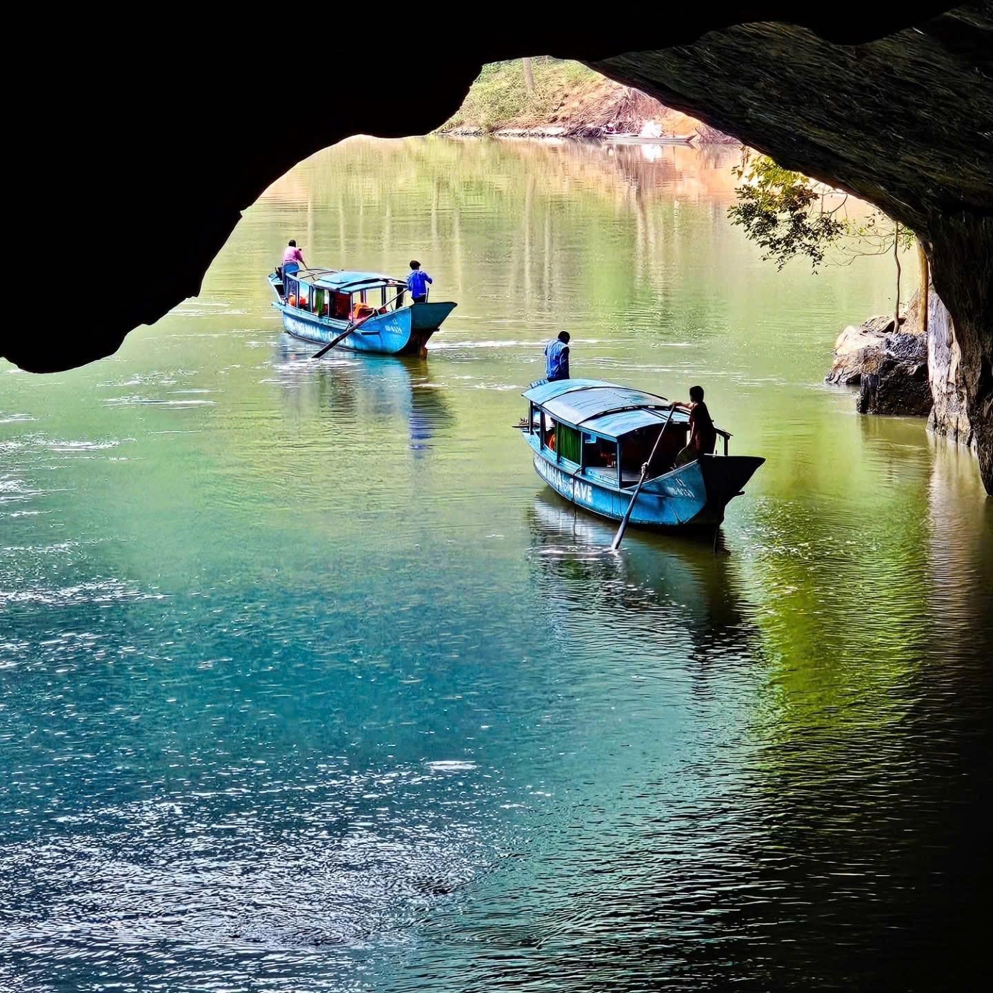 From Hue: Phong Nha Cave & Paradise Cave Day Tour with Hotel Pickup