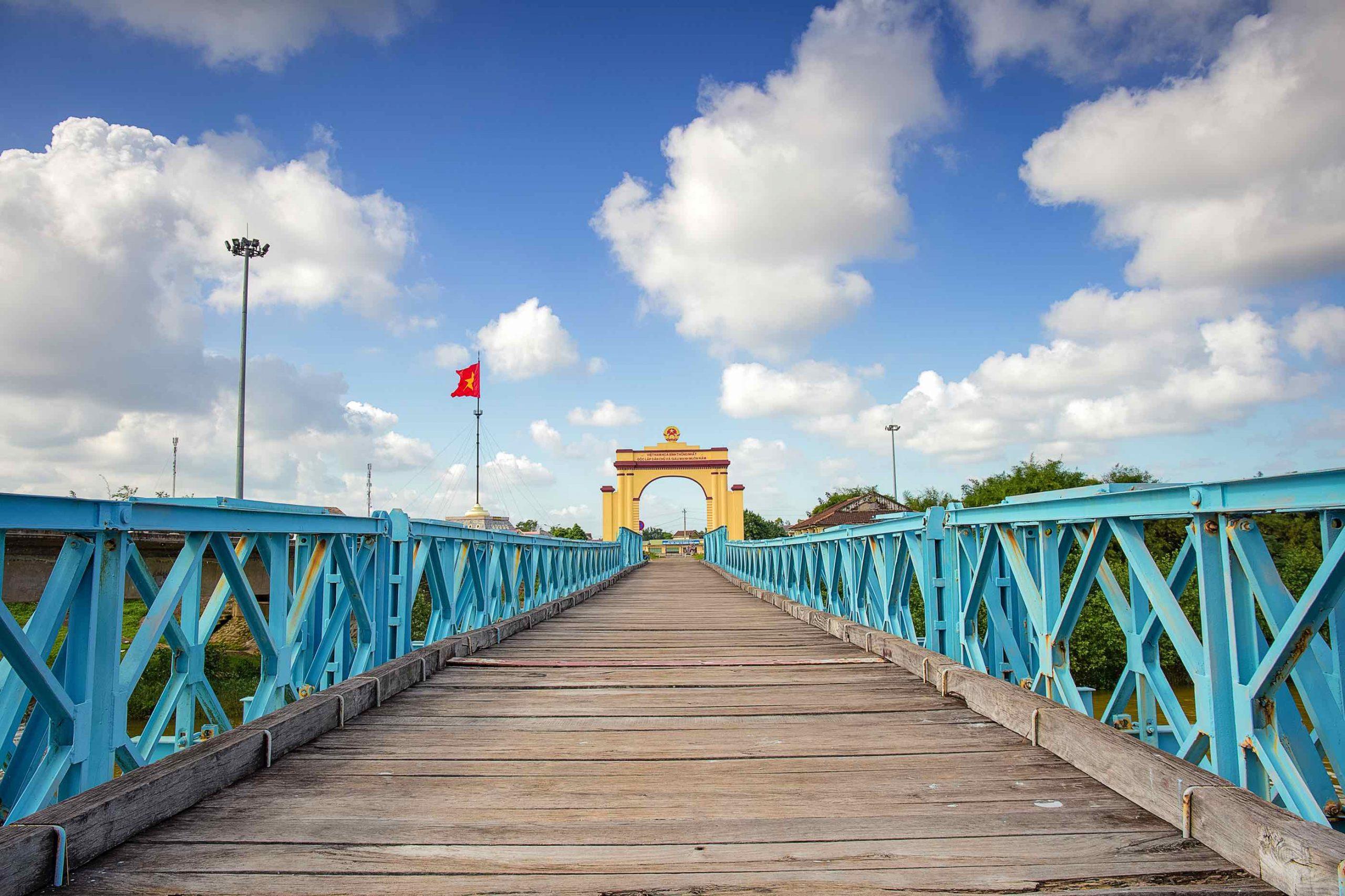From Hue: DMZ Vinh Moc Tunnels & Hien Luong Bridge Private Tour with Hotel Pickup