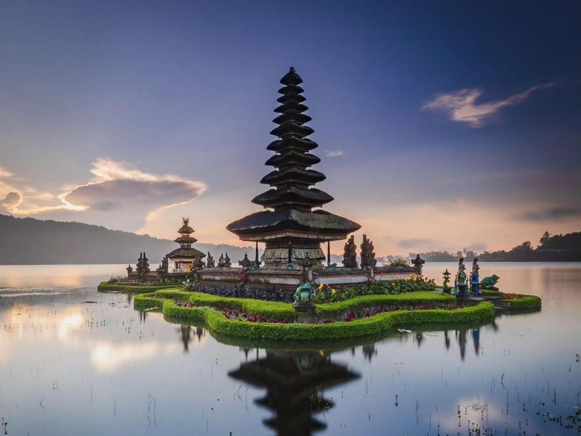 From Ubud: Ulun Danu Beratan Temple & Jatiluwih Rice Terraces Tour - Private