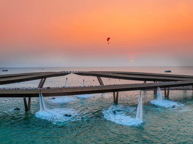 Phu Quoc Sunset Town, Kiss Bridge & Vui-Fest Night Market Tour with Dinner