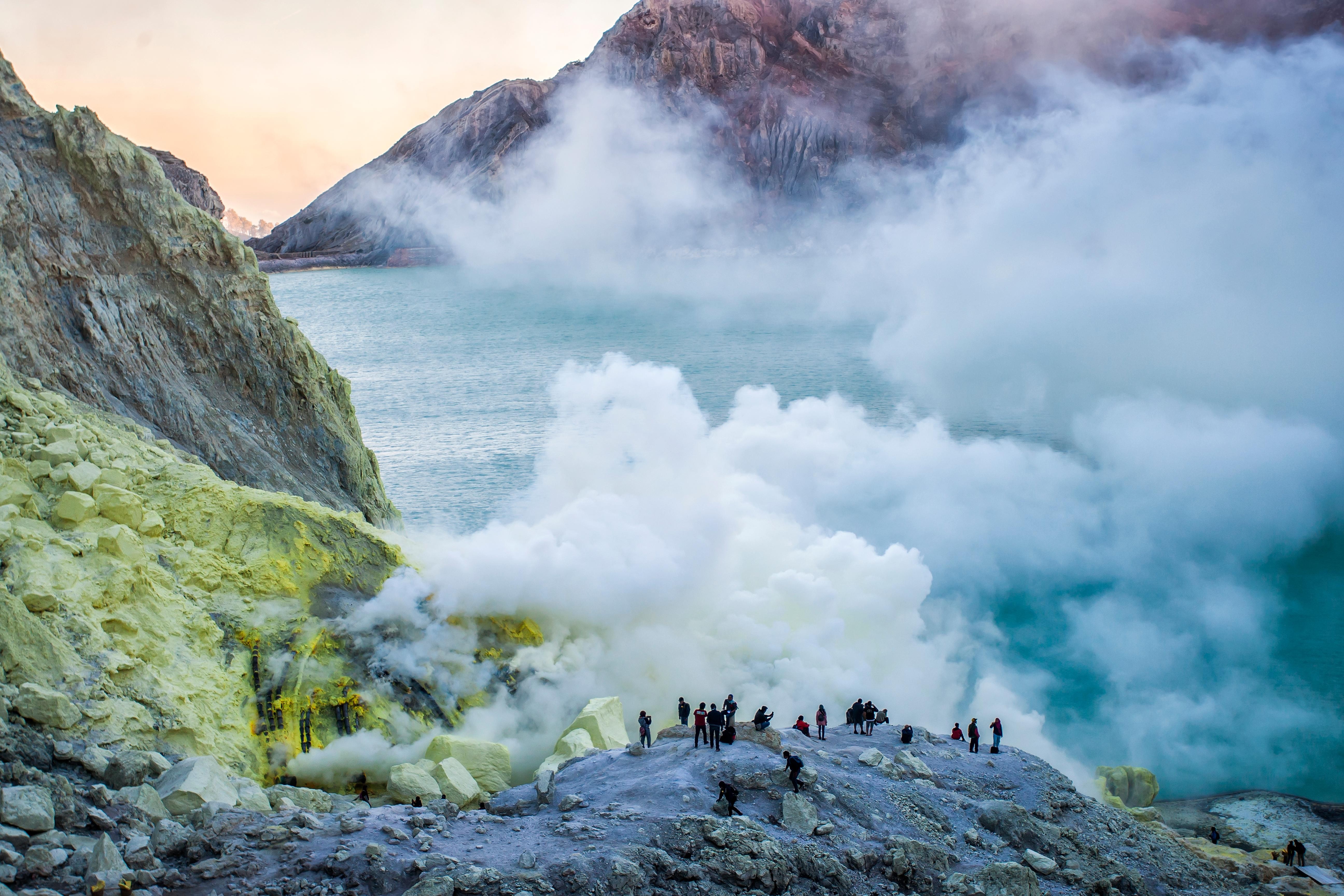 From Bali: Kawah Ijen Blue Fire & Sunrise Trekking Tour - Dinner & Room Included