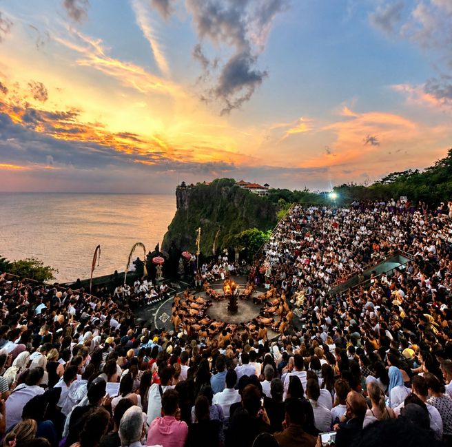 バリ島 ウルワツ寺院 ガイド付きウォーキングツアー&ケチャックサンセットショー
