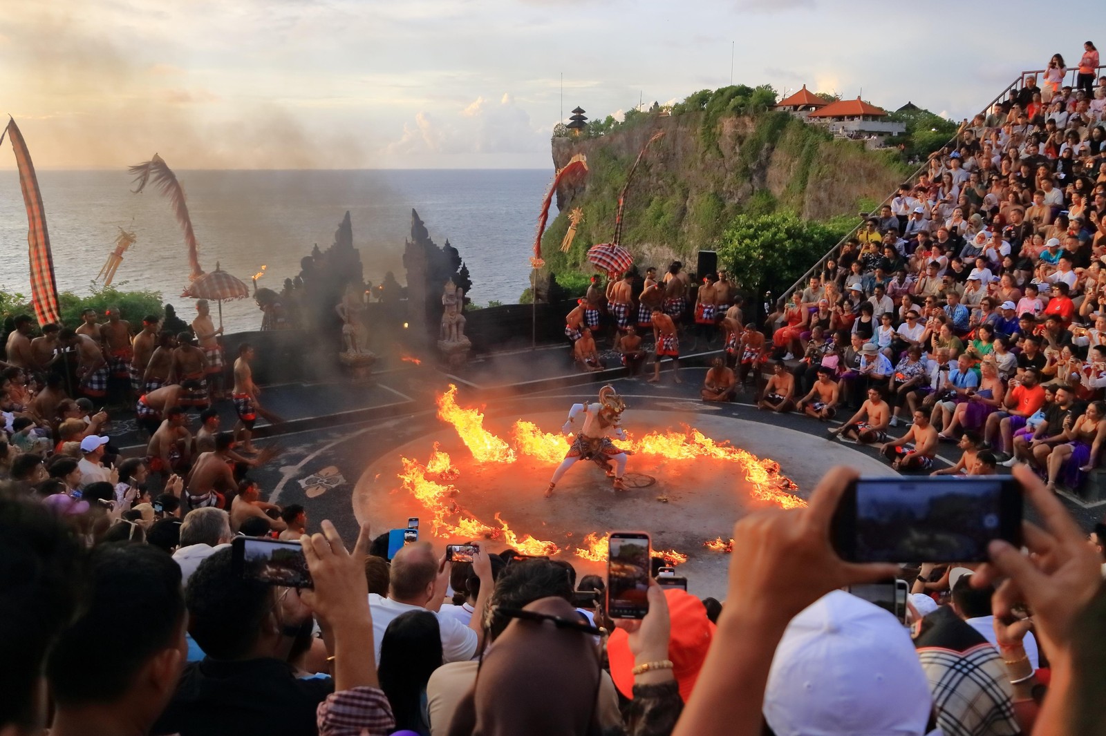 Uluwatu Temple Walking Tour & Kecak Dance