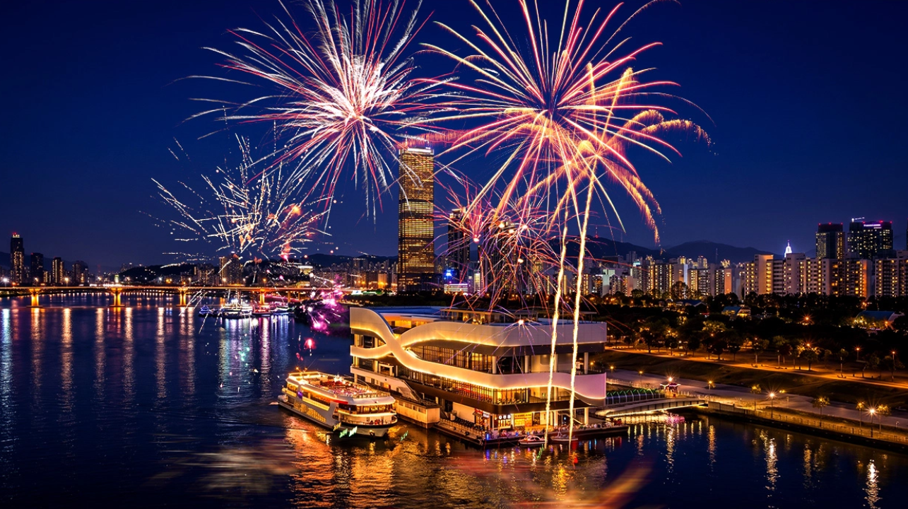 Seoul Romantic Han River Cruise Tour (Daytime, Sunset, Galaxy Aurora & Fireworks Cruise)