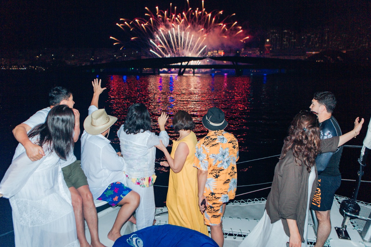 Phu Quoc Catamaran Sunset Dinner Cruise and Hon Dam Snorkeling with Kiss Bridge Fireworks