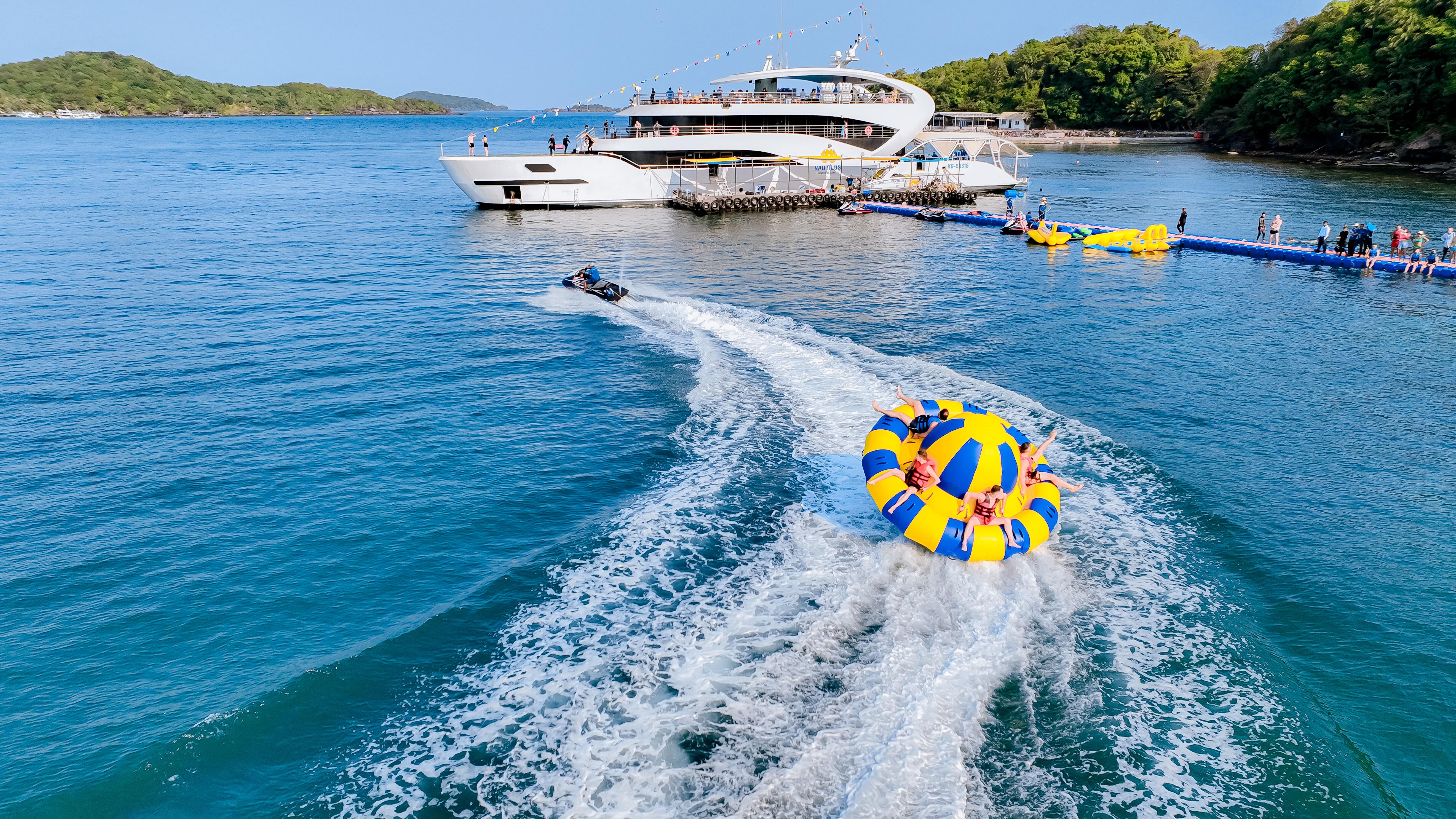 Phu Quoc 3-Island Speedboat & Nautilus Cruise Tour with Gam Ghi Snorkeling and Lunch