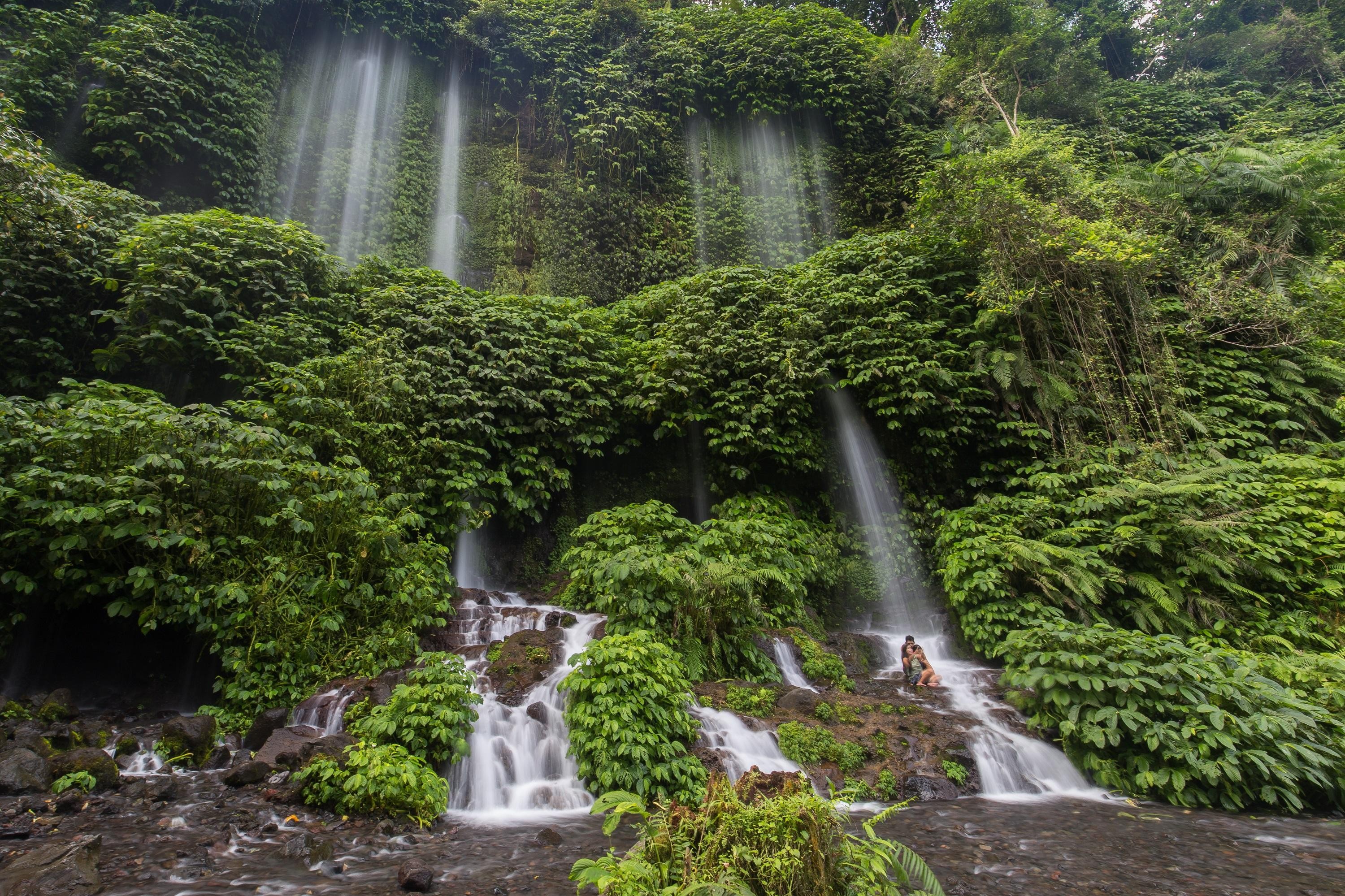 Lombok Benang Stokel & Kelambu Waterfall Tour - Sukarara Weaving