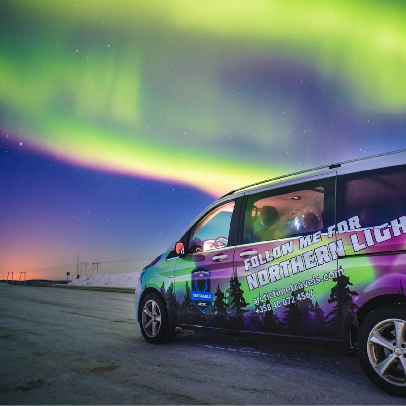 Saariselkä Minivan Aurora Hunting Tour - Hot Drinks & Snacks Included