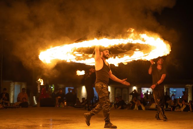 두바이 프리미엄 석양 사막 사파리 & 라이브 쇼 (호텔 픽업)