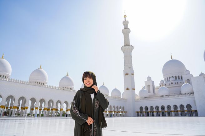 Abu Dhabi Grand Mosque, Qasr Al Watan & Heritage Village Tour