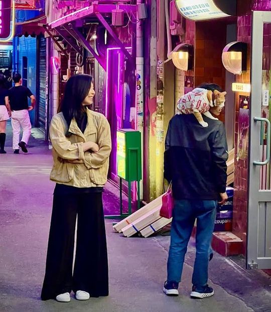 magazine detail image