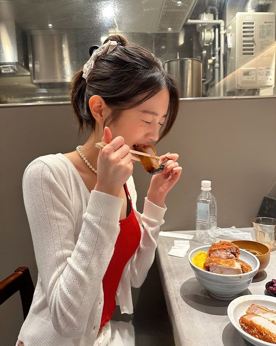 magazine detail image