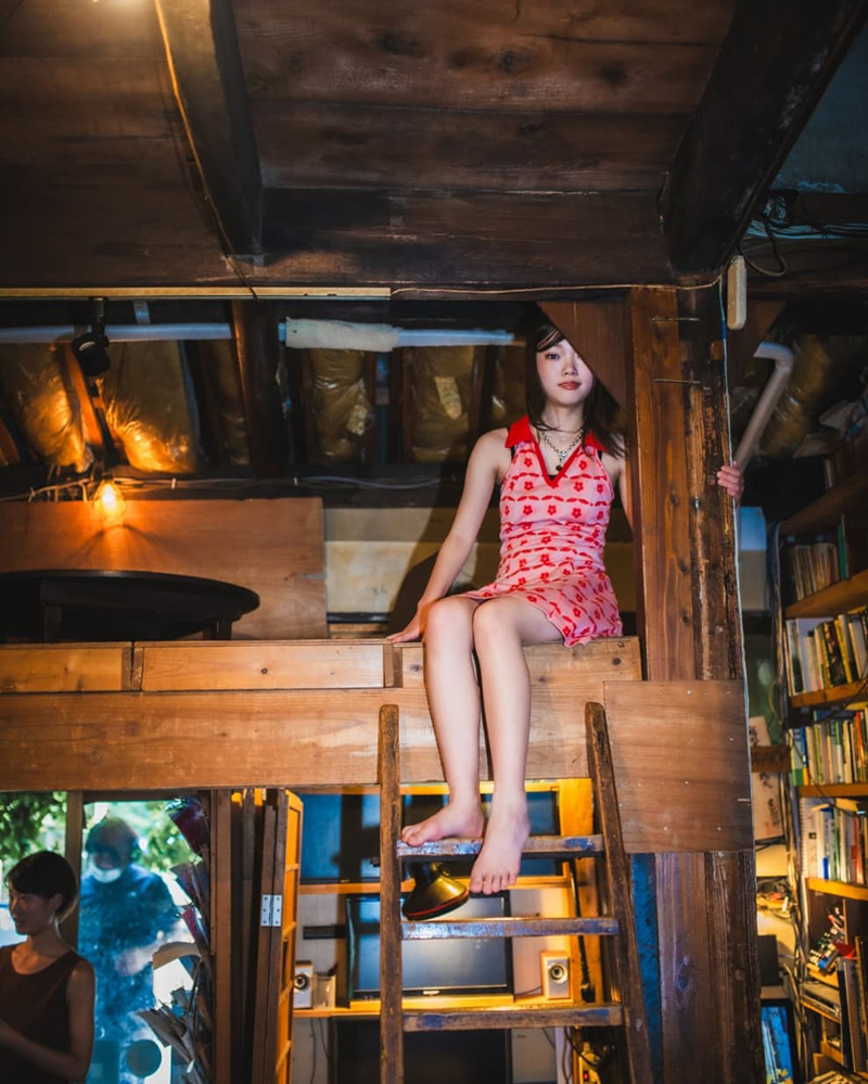 magazine detail image