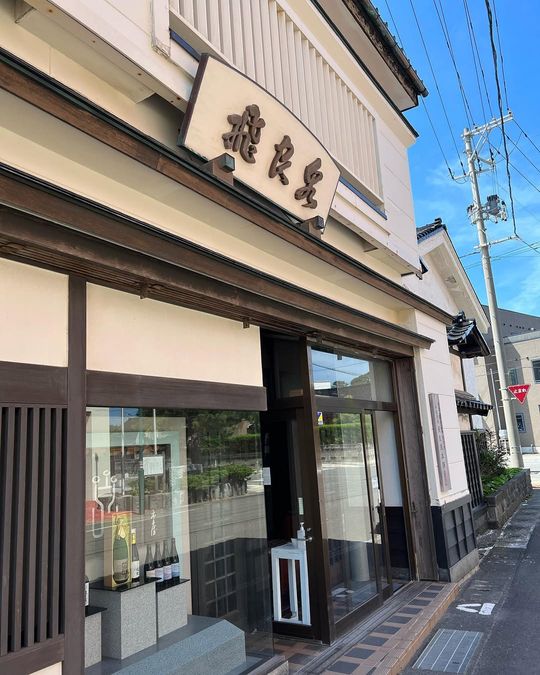 magazine detail image