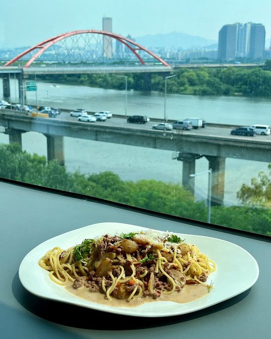 magazine detail image