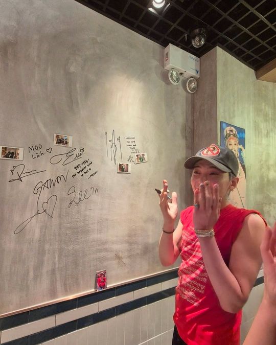 magazine detail image