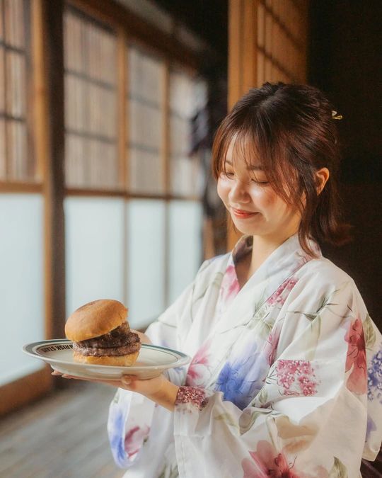 magazine detail image