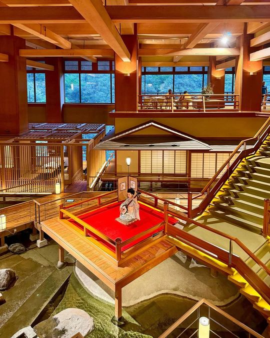 magazine detail image