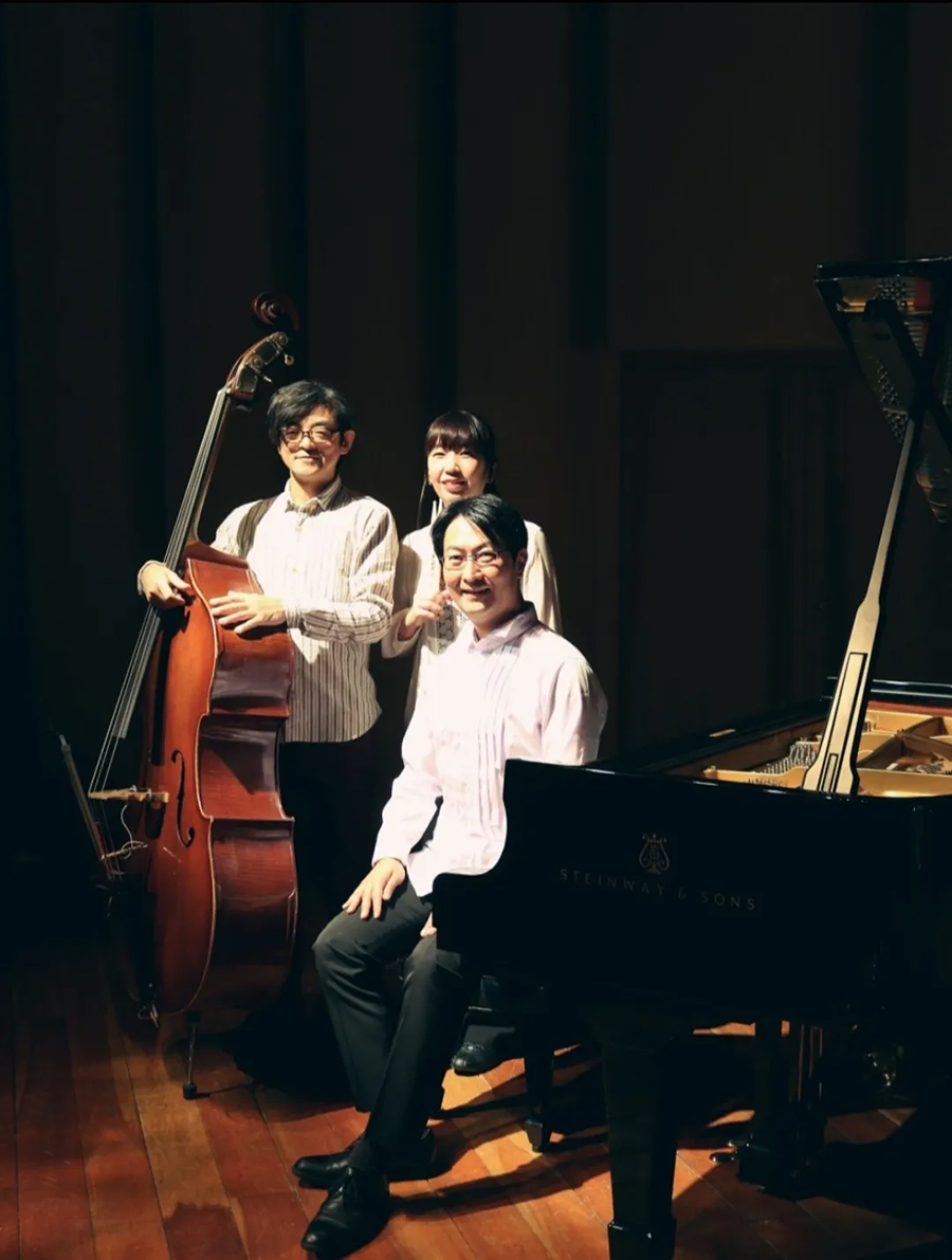 magazine detail image