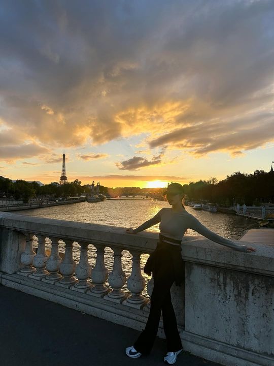 magazine detail image