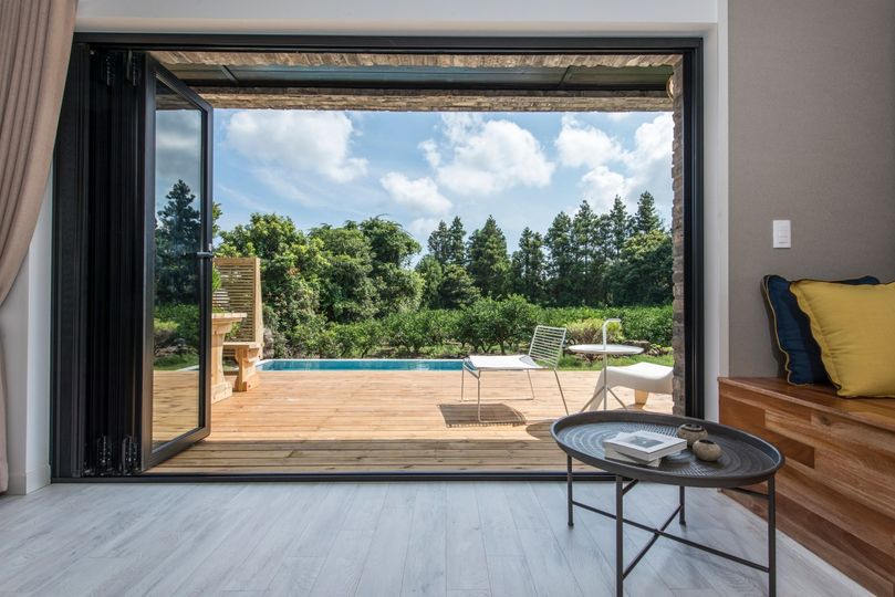 magazine detail image