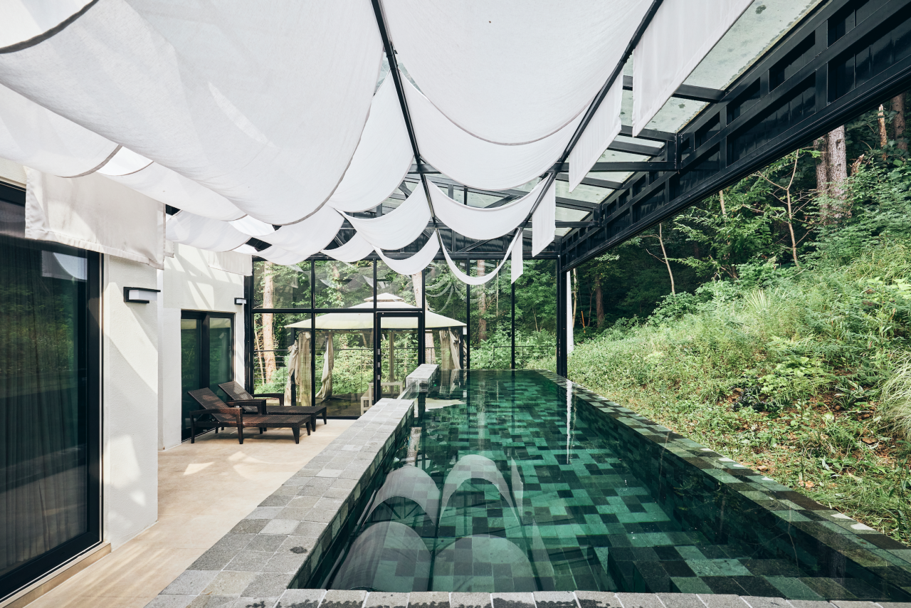 magazine detail image