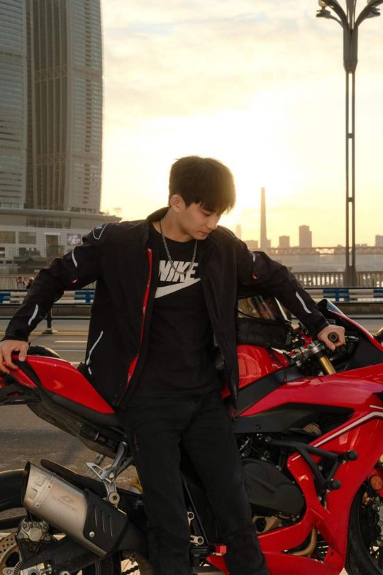 magazine detail image