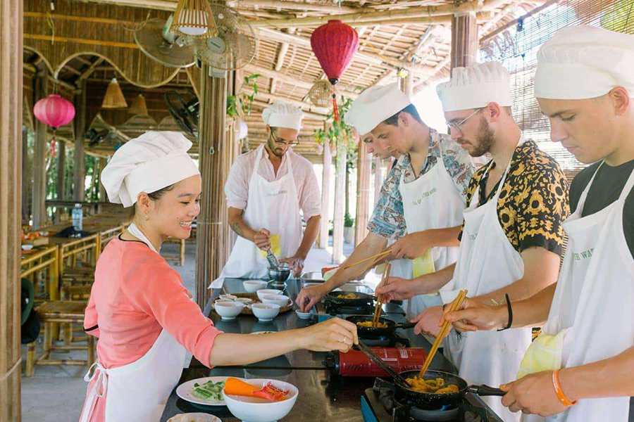 シェフと一緒に楽しむダナン・ホイアン料理教室