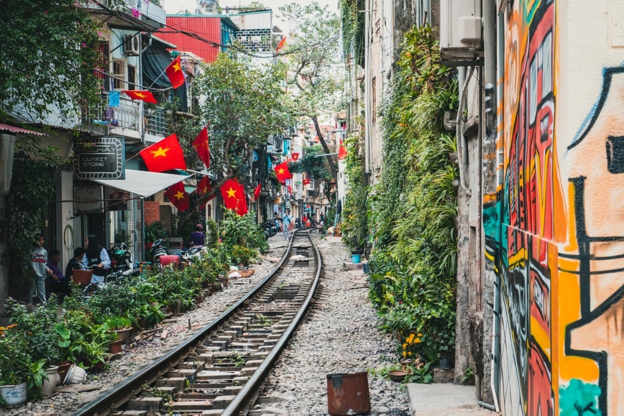 Explore Hanoi with Food & Jeep Tours