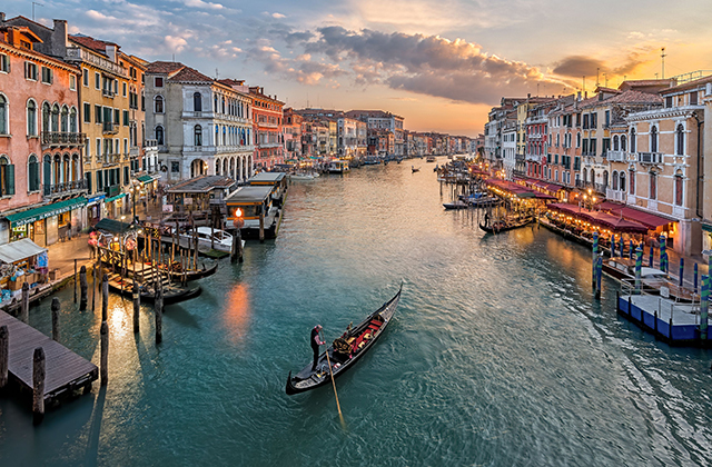 How to Make the Most of a Gondola Ride in Venice